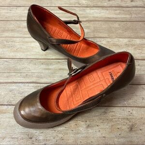 J Shoes Stapped Heels